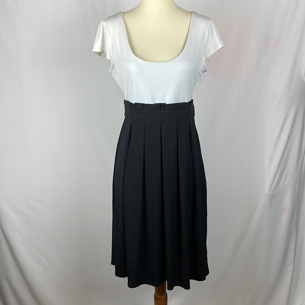 Van Heusen Light Grey and Black Dress w/Empire Waist and Cap Sleeves - Size 4